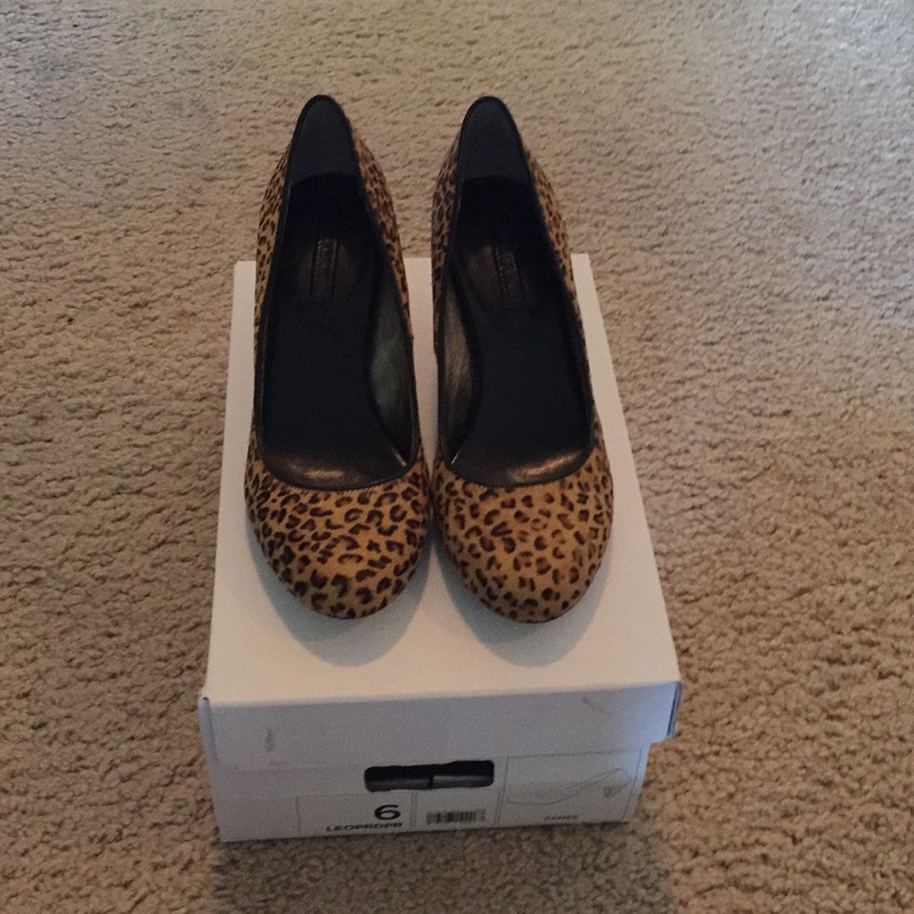 BNIB Banana Republic Pamee leopard heels size 6.